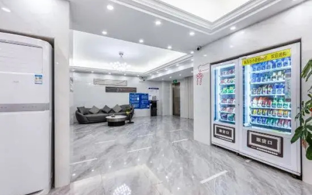 Hotels in Boly