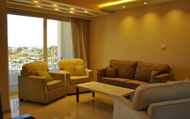 luxury Two bedroom Apartment with sea view