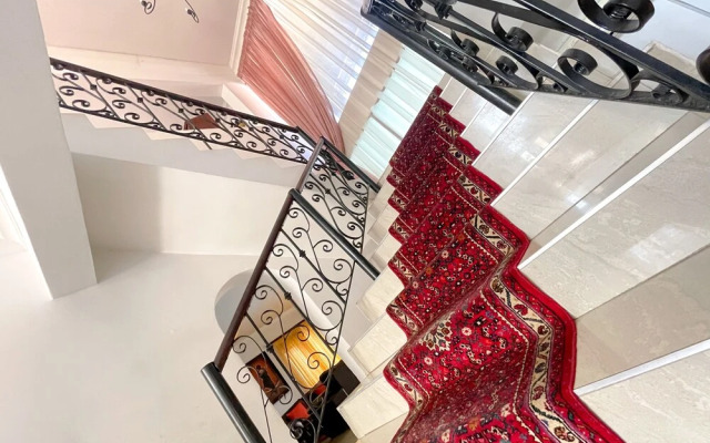 Kamsa Royal Guest House - Waterkloof Ridge