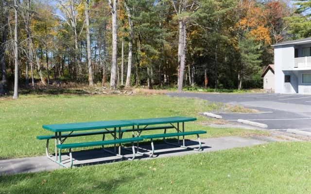 Knights Inn Poconos/Bartonsville