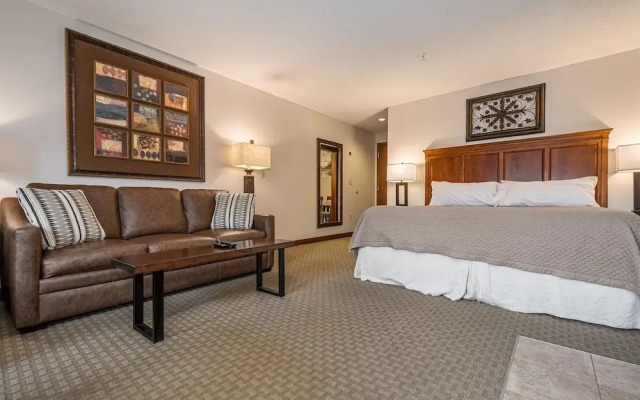 Suites at Silver Tree A123