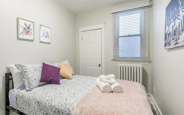 Upscale 2BR With King Bed-prime Location