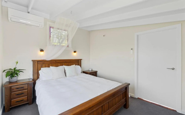 Piha - City Escape, Piha Holiday Home