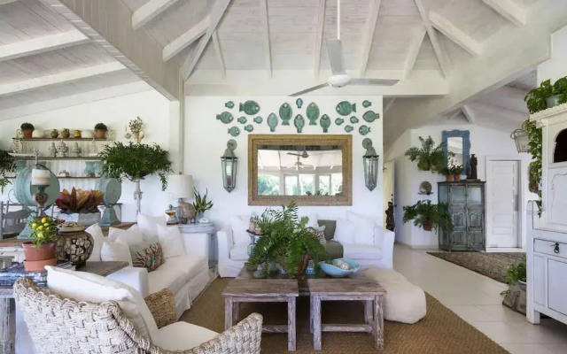 Sunny Vacation Villa 16