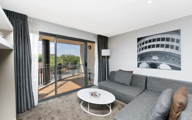 Astra Apartments - The Griffin