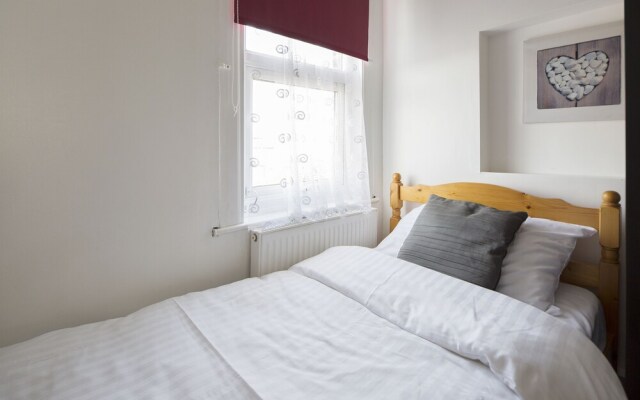 Cecil House - An Inviting 3-bedroom in Rochester