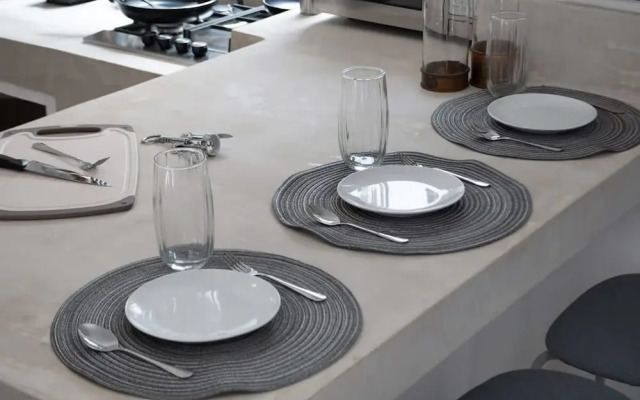 1bedroom Suite - 1 Block Away to Icon Beach