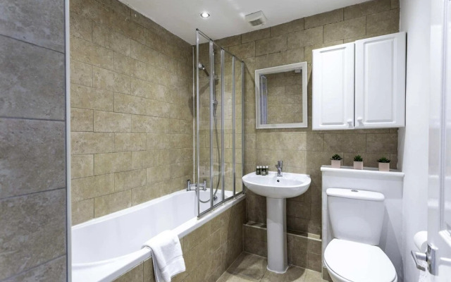 Modern Home Near Central London