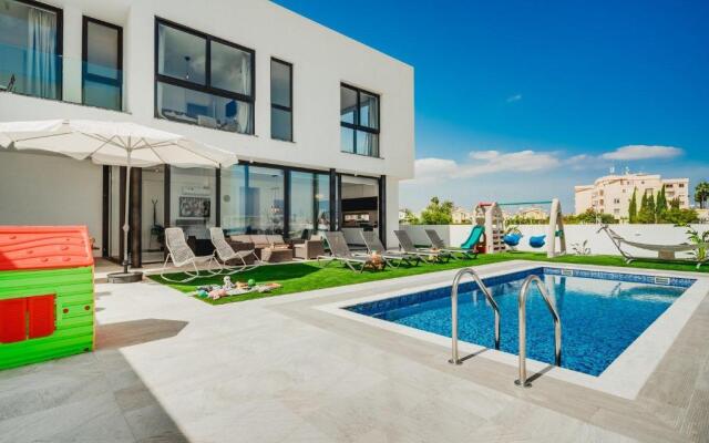 SunnyVillas 4BR New Villa Private Pool in Pernera
