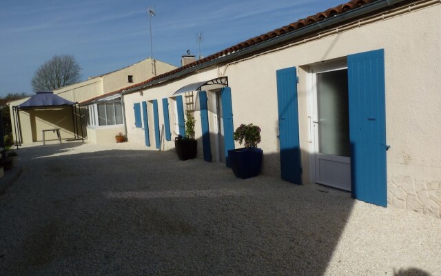 House With 2 Bedrooms in Marennes, With Private Pool, Enclosed Garden