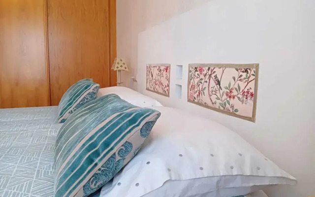 Piso con Piscina y Jardin Cerca de la Playa