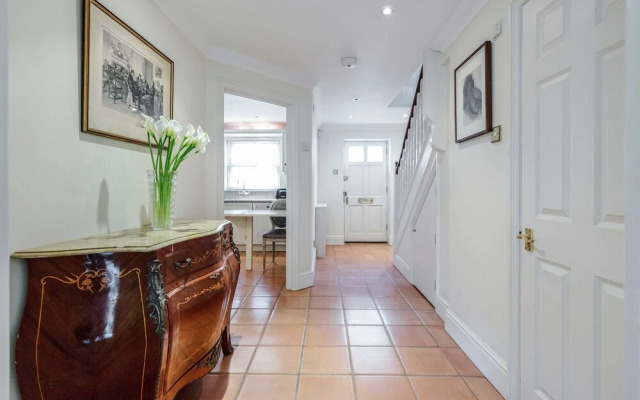 Beautiful House in Heart of Kensington