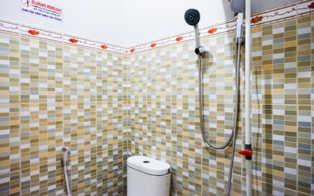 RedDoorz near Mutiara SIS Al Jufrie Airport Palu