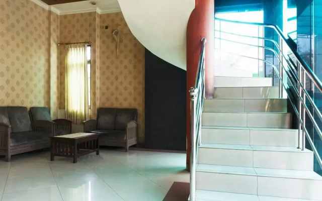 OYO 91327 Residence 38