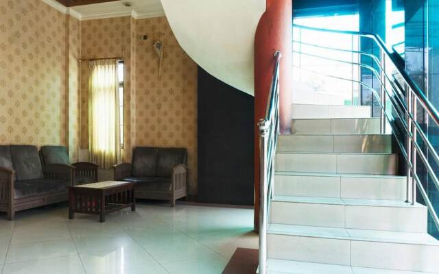 OYO 91327 Residence 38