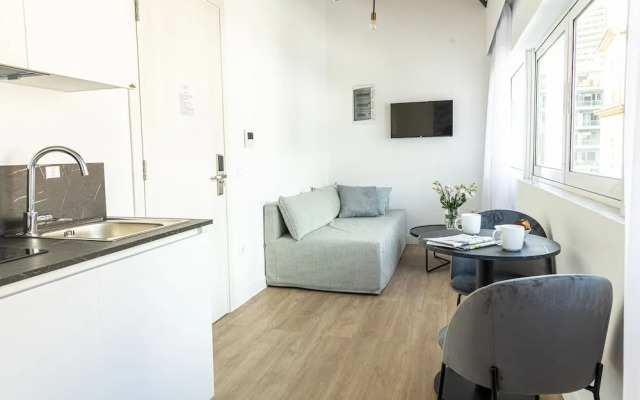 Phaedrus Living Modern Kriel Suites 301