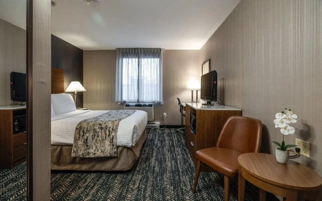 Monte Carlo Inn Toronto West Suites