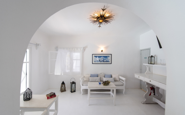 Zefi Hotel & Suites
