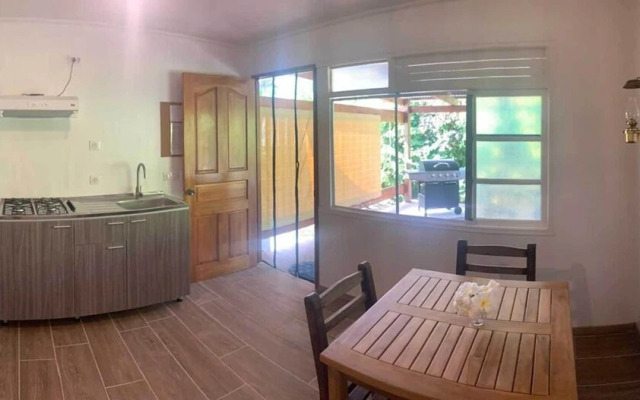 Moana Breeze Eco Lodge