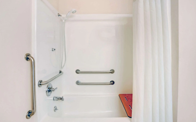 Super 8 by Wyndham Louisville/Expo Center