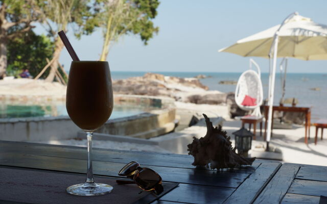 Rocks Beach Boutique Bungalows