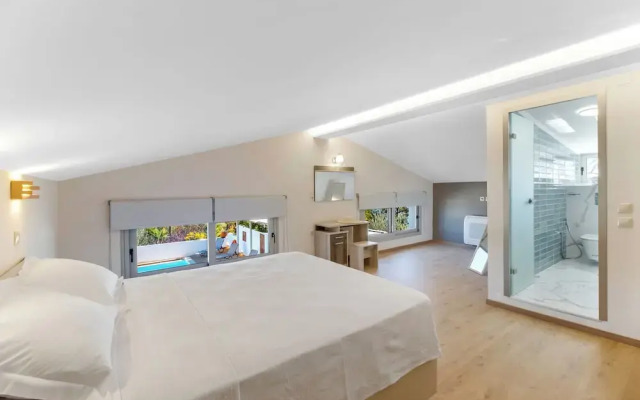 Villa Oasis in Nikiana - Sleep 6 - Pool - Hot Tub
