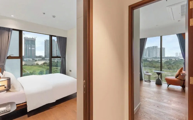 The Crest Residence Luxury by Metropole