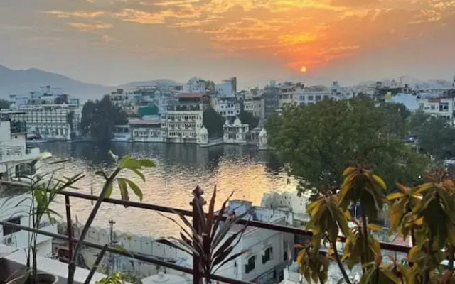 Nukkad Guest House Near City Palace Udaipur