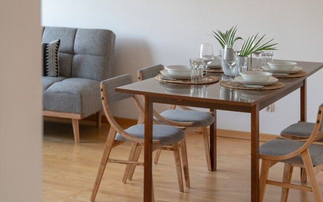 Apartment With Parking Poznań by Renters