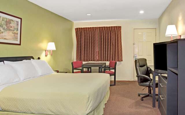 Days Inn by Wyndham El Campo TX