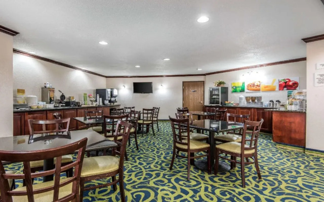 Quality Suites Kansas City International Airport