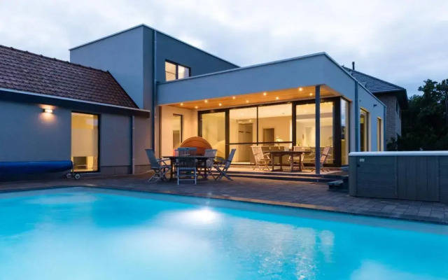 Villa 121