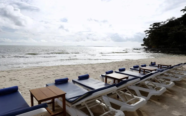 Independence Hotel by Dara