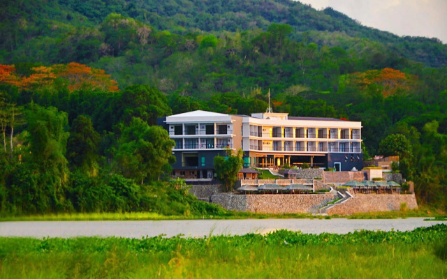 Rivermount Hotel And Resort