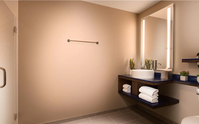 GLō Best Western Nashville Airport