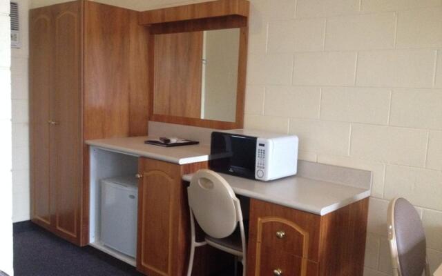 All Seasons Motor Lodge