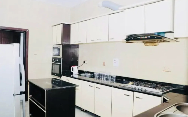 Charming 3-bed House in Lekki