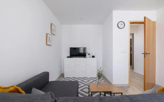 Studio With Desk in Katowice by Renters