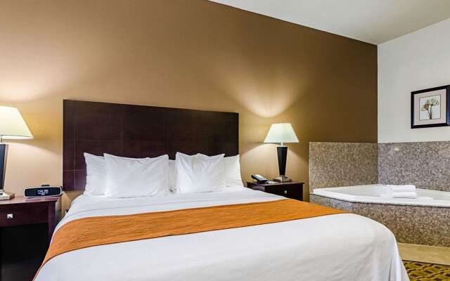 Comfort Inn & Suites Lawrence - University Area