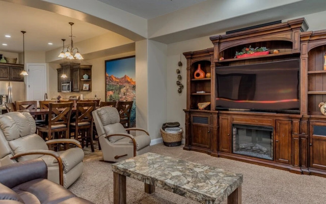 Desert Canyon Paradise 4 Bedroom Apts by Redawning