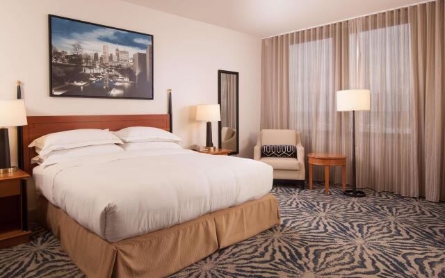 Hilton Indianapolis Hotel & Suites