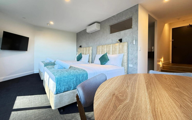 Tiki Hotel Surfers Paradise