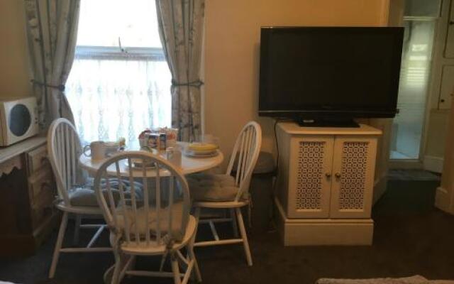 Oak Tree Guest House