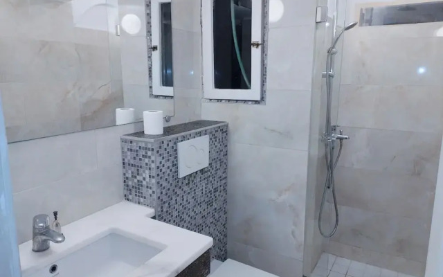 Large Studio/family Apartment