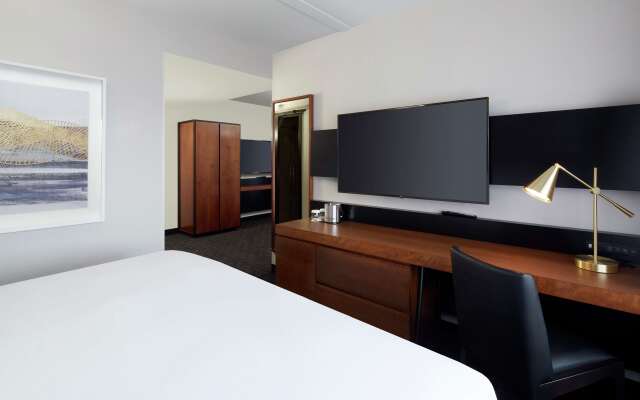DoubleTree by Hilton Montreal Airport