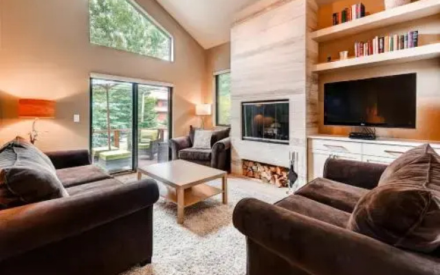 Four-Bedroom Family Friendly House with Chef's Kitchen - фото 2