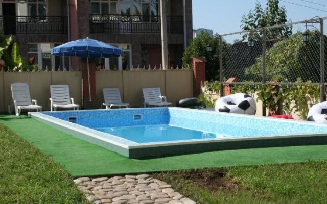 U Yashi Guest House