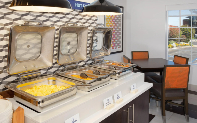 Holiday Inn Express Monterey-Cannery Row by IHG