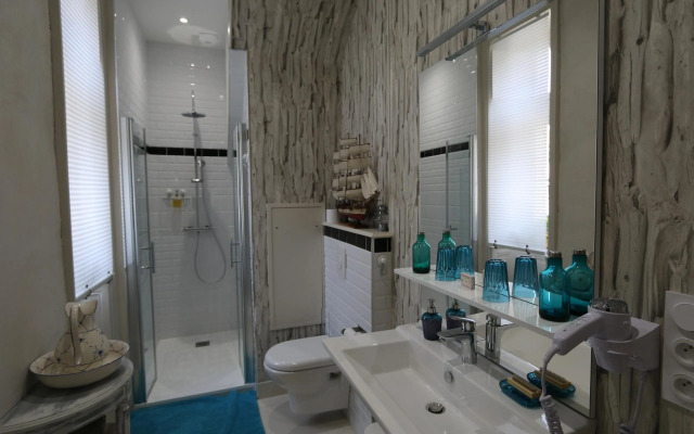 Le Petit Chateau Des Cedres