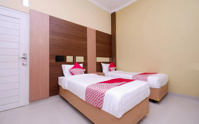 Super OYO 1506  Shabrina 2 Syariah
